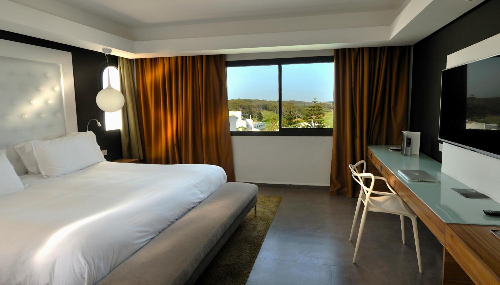풀만 마자간 로얄 골프 앤 스파 호텔 엘자디다 외부 사진 A room at the hotel