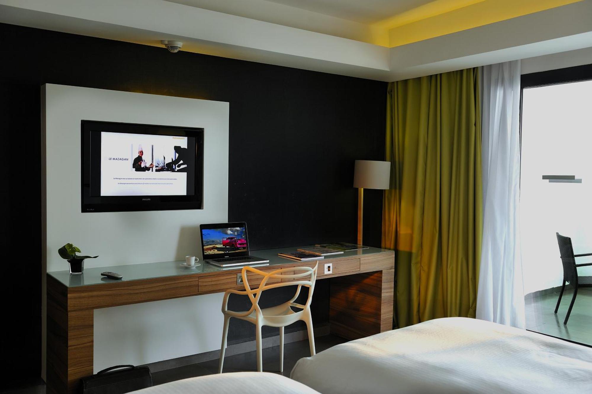 풀만 마자간 로얄 골프 앤 스파 호텔 엘자디다 외부 사진 A room at the hotel