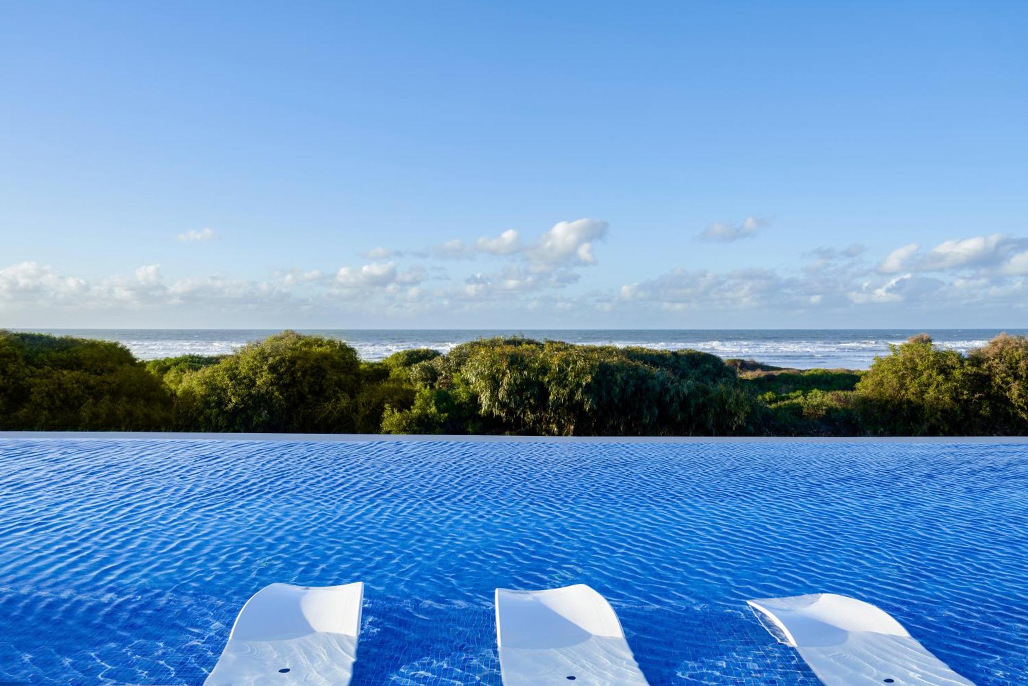 풀만 마자간 로얄 골프 앤 스파 호텔 엘자디다 외부 사진 View of the Atlantic Ocean from the pool at the Iberostar Grand Hotel Bahia, in 2019