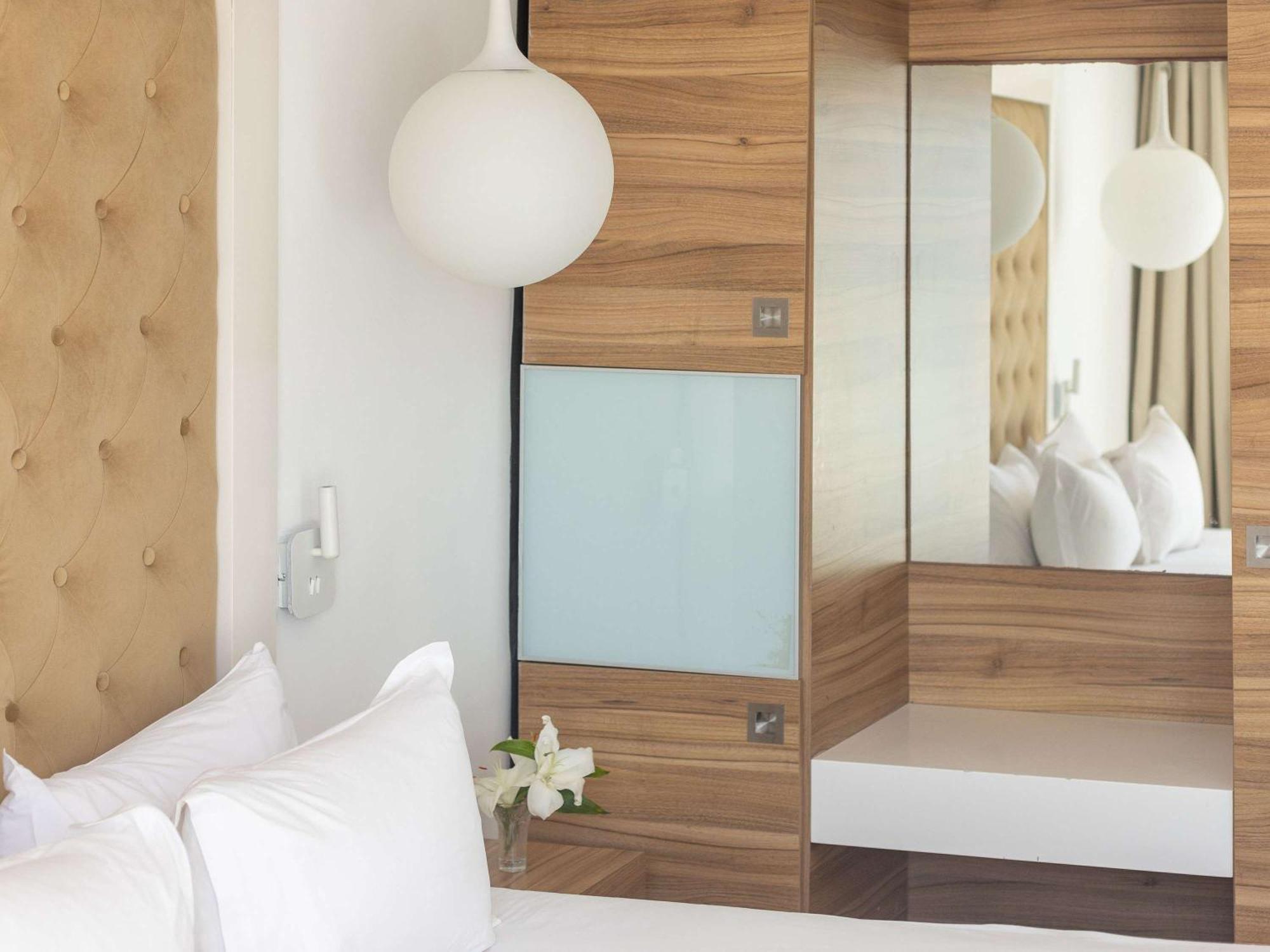 풀만 마자간 로얄 골프 앤 스파 호텔 엘자디다 외부 사진 A room at the hotel