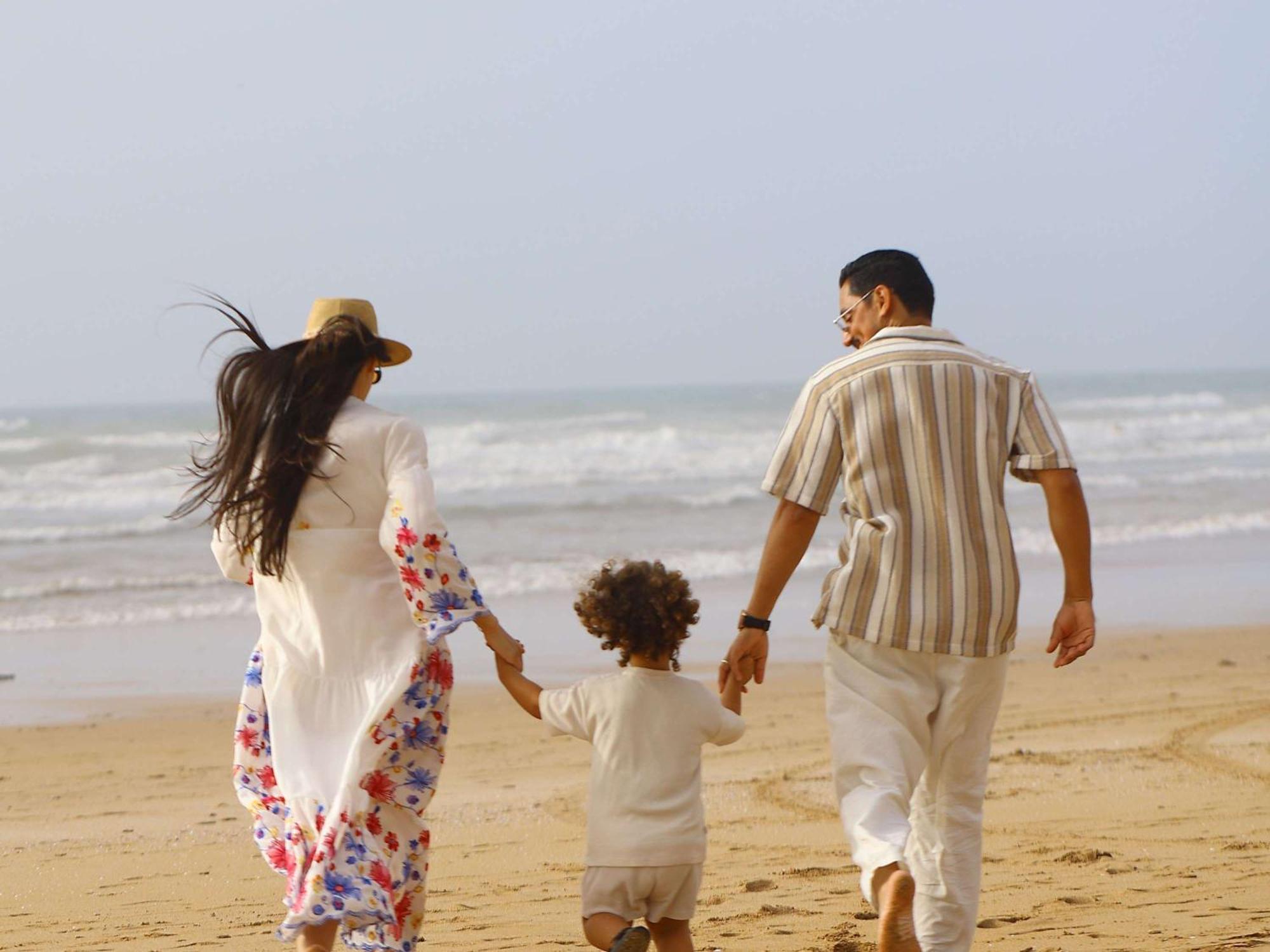 풀만 마자간 로얄 골프 앤 스파 호텔 엘자디다 외부 사진 A family on the beach